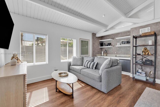 Building Photo - 901 NW 7th Street Rd