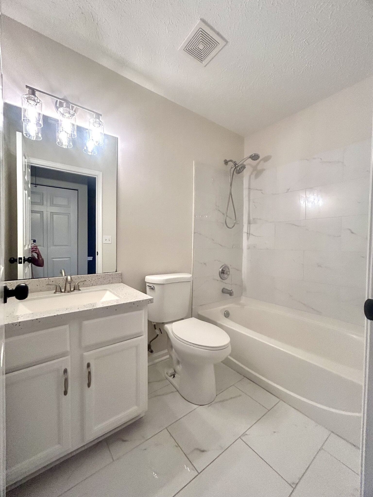 Building Photo - 1345 Bell Rd