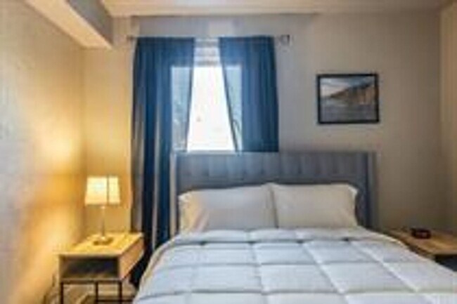 Building Photo - 255 1st Ave E N