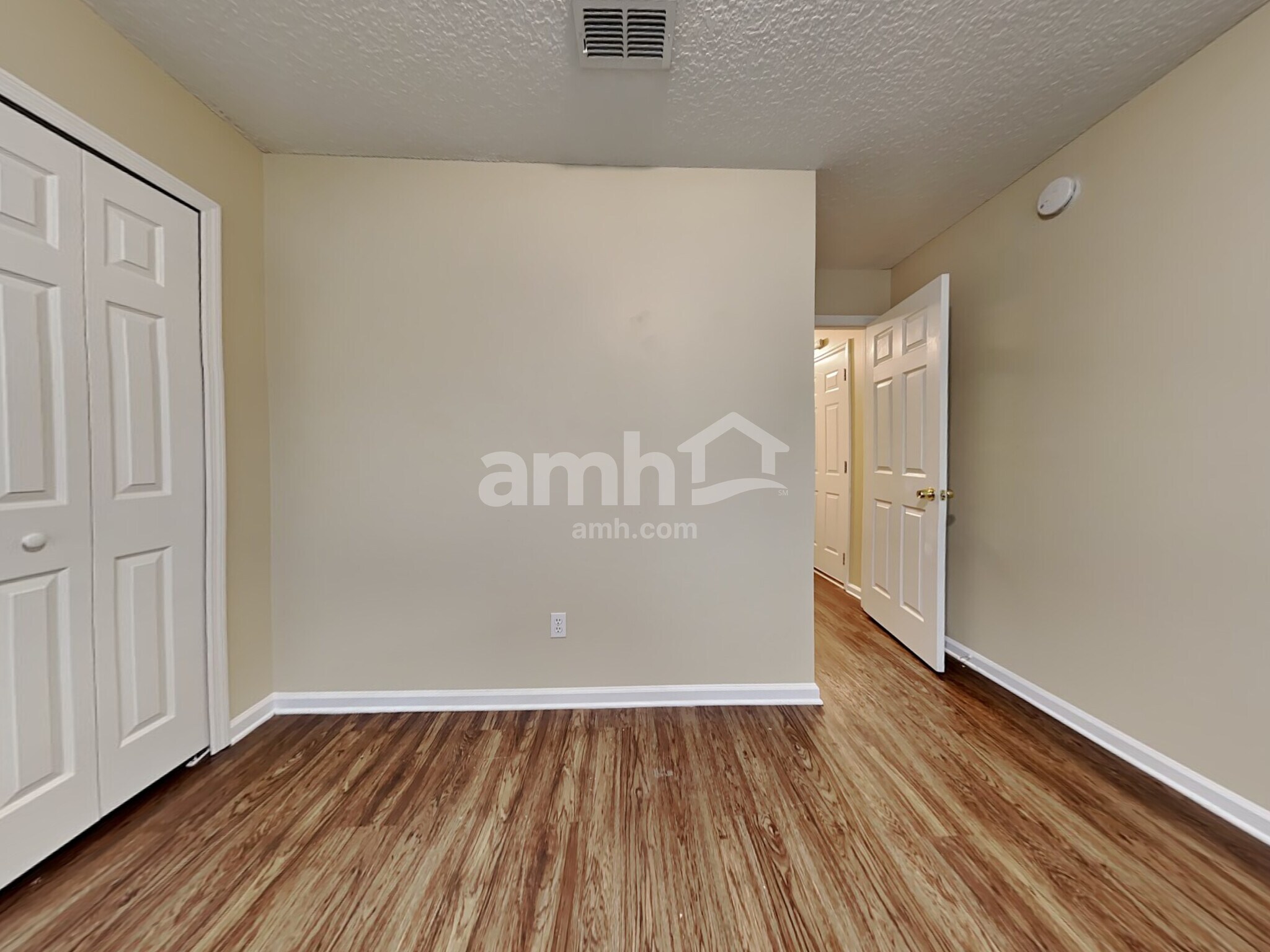 Building Photo - 2120 Pebble Creek Ln