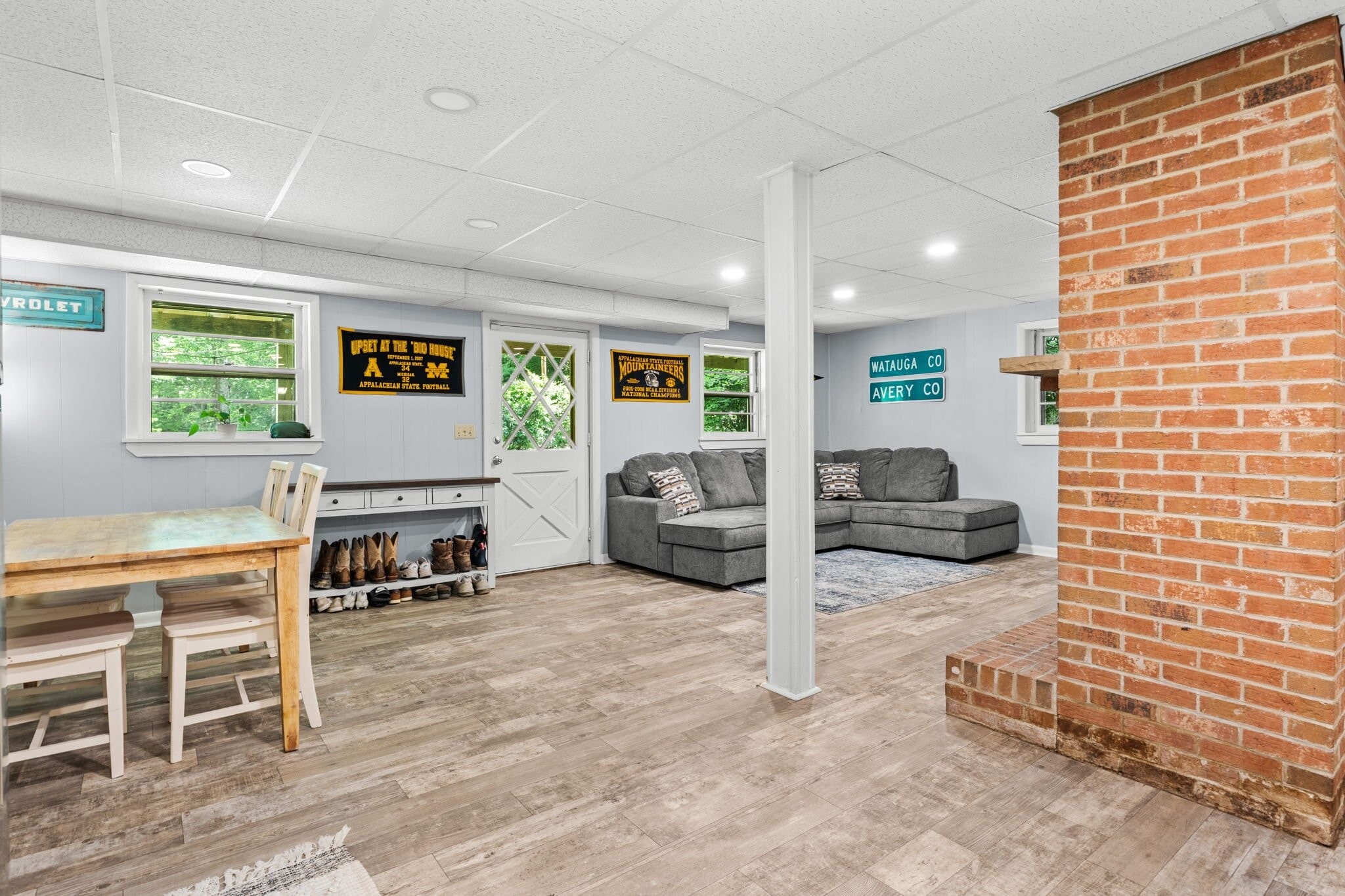 Building Photo - 864 Trojan Horse Cir