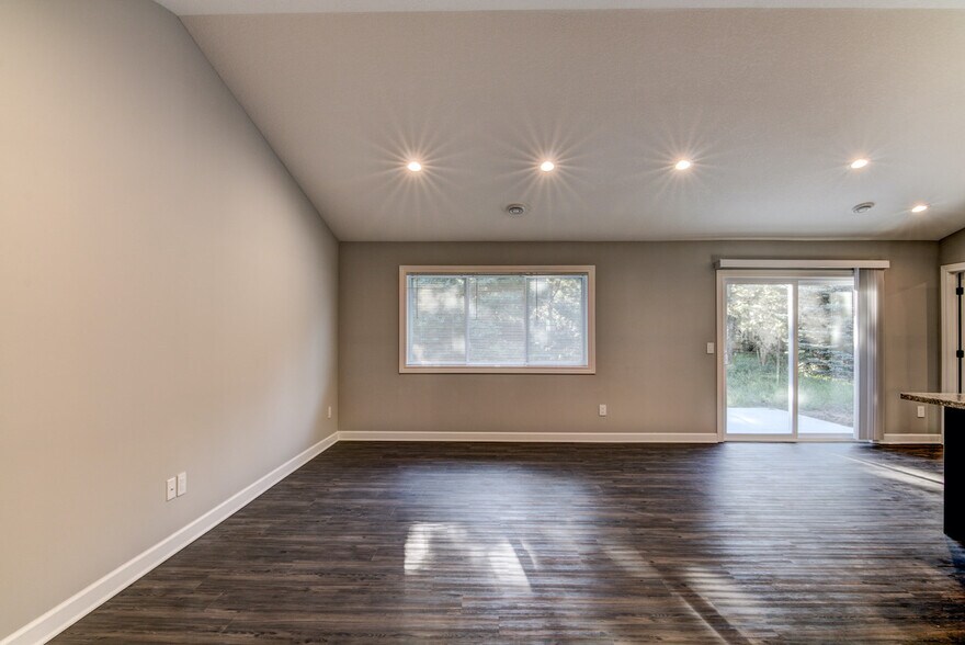 Building Photo - 1636 Charleston Dr
