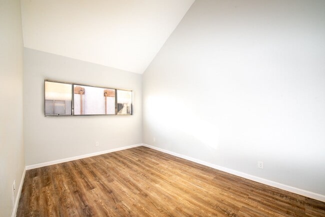 Building Photo - Fully Remodeled Townhouse in Gated Gardena...