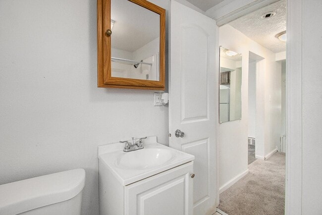 Building Photo - 147 Isbell St