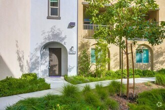 Building Photo - Beautiful 4 Bedroom Townhome! Built in 202...