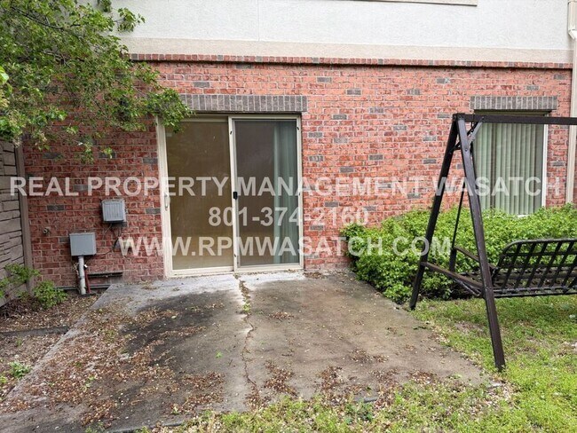Building Photo - 656 E Nikita Cv