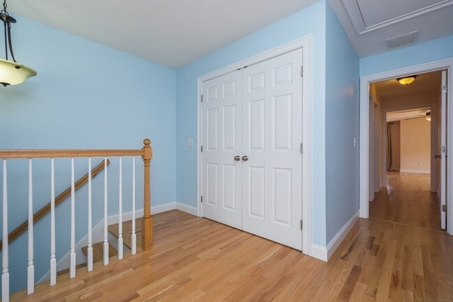 Building Photo - 22 Cortland Dr