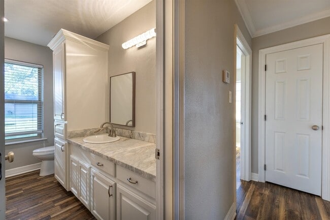 Building Photo - 6720 Lancaster Dr