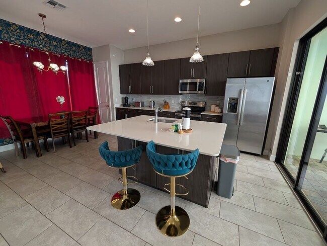Building Photo - Beautiful Executive 4 Bed 3 Bath Home in Davenport!