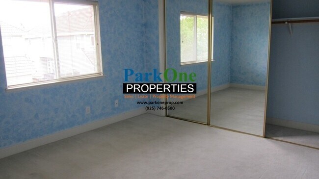 Building Photo - Large Danville Home with Pool