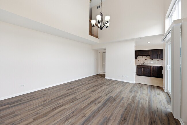 Building Photo - 760 E Whispering Oaks Dr