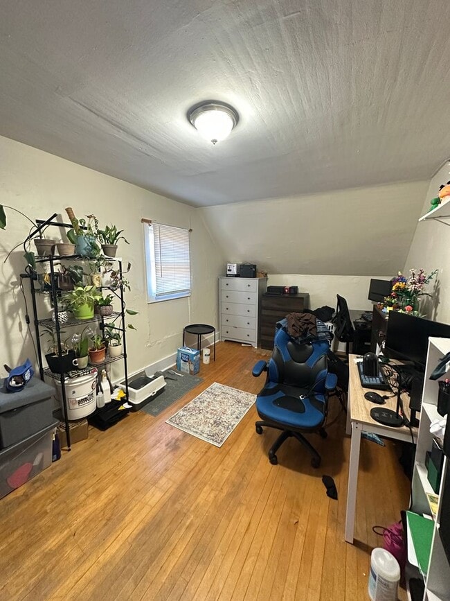 Building Photo - 27 Pierce St