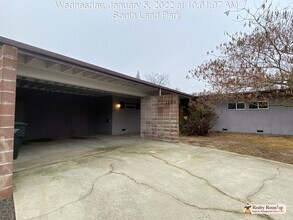 Building Photo - Unique, Cheery and Spacious Mid-Century Mo...