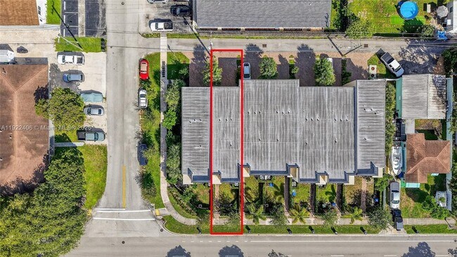 Building Photo - 1402 SW 4th Ave