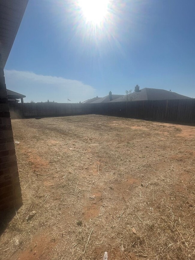 Building Photo - 3 Bedroom 2 bath home!