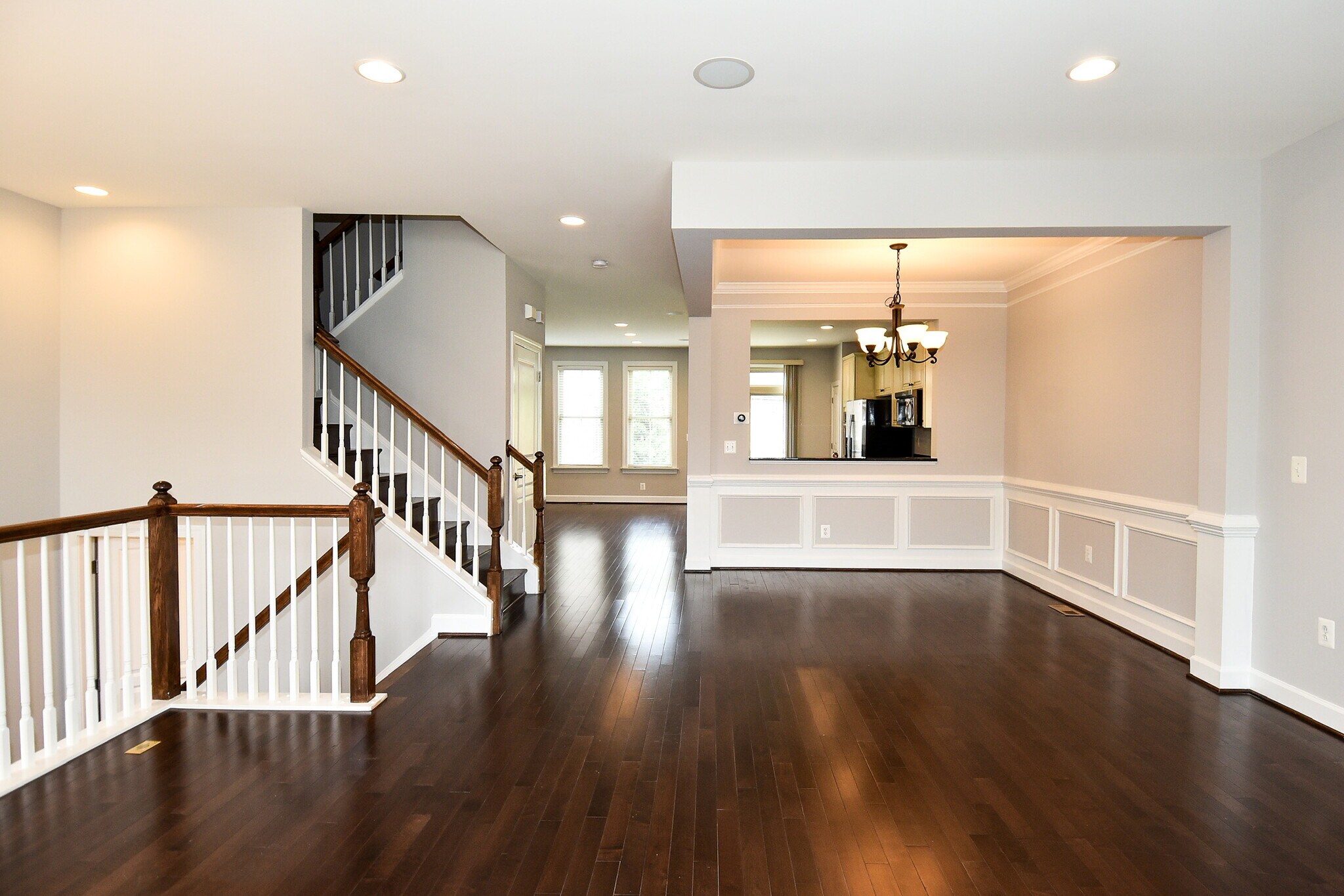 Building Photo - 2602 S Kenmore Ct