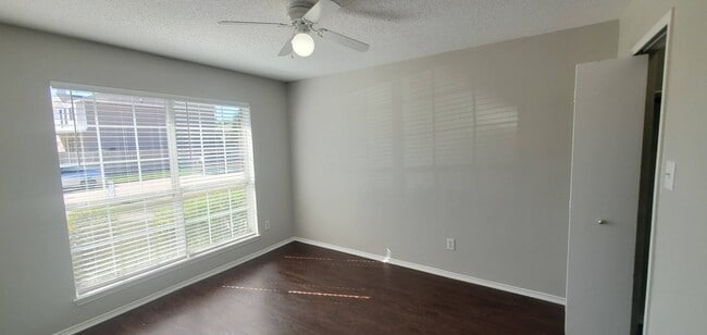 Building Photo - 132 Brookshore Dr