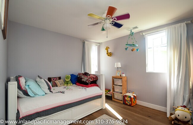 Building Photo - Exquisitely Remodeled Craftsman Style Home