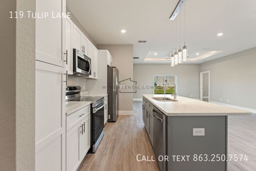 Building Photo - 119 Tulip Ln