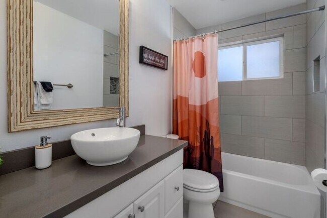 Building Photo - COMING SOON! Fully Furnished 3 Bedroom 3 Bathroom Home in Old Town Scottsdale
