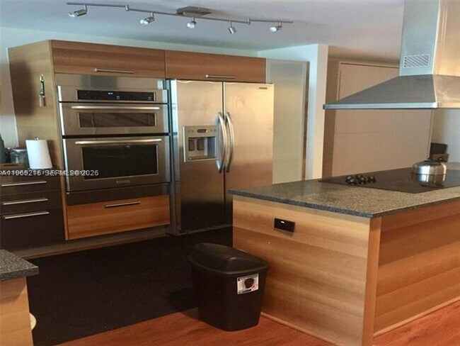 Building Photo - 2950 NE 188th St