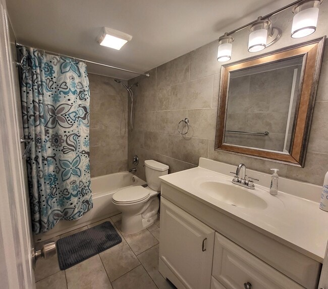 Building Photo - 750 Egret Cir