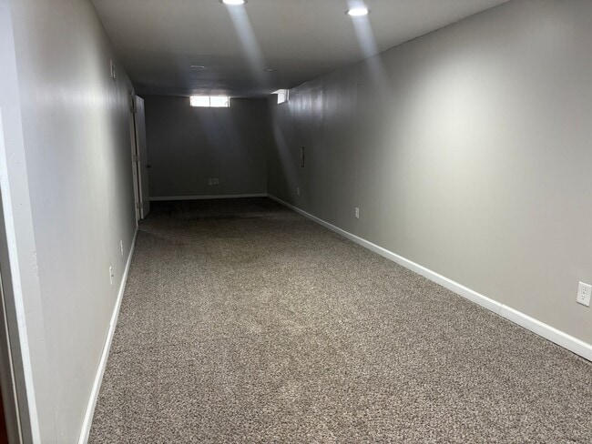 Building Photo - Beautiful 2 bedroom 1 bath with bonus room