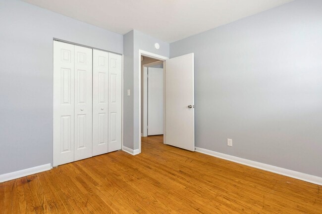 Building Photo - 3704 Greenwich Rd