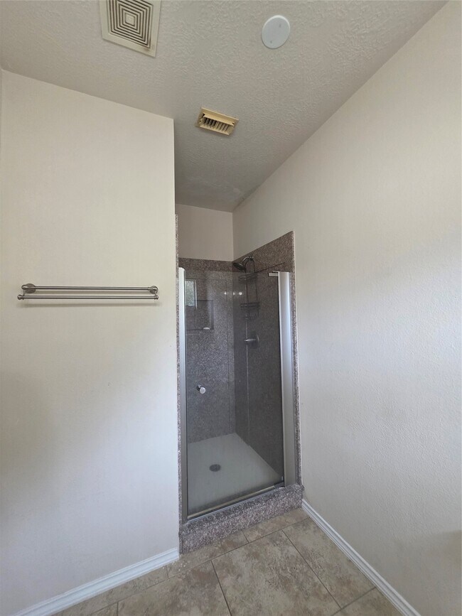 Building Photo - 2715 Riverhollow Ln