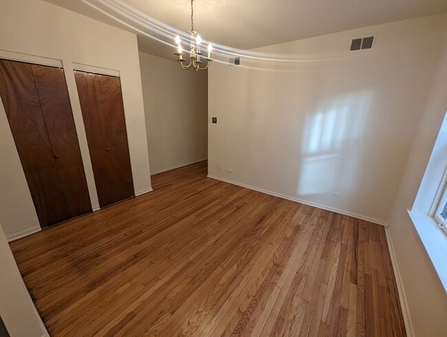 Building Photo - Updated Very Large 2 BR In Uptown