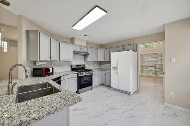 Building Photo - 16514 Camino Del Sol Dr