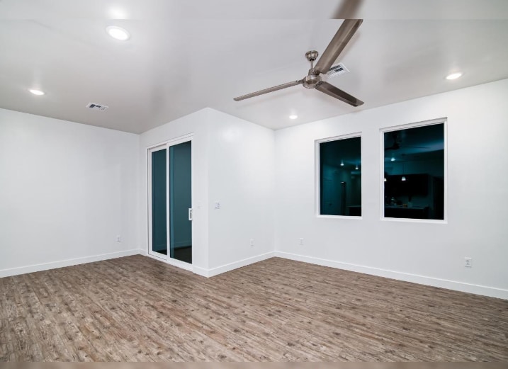 Building Photo - 1055 W Province Way