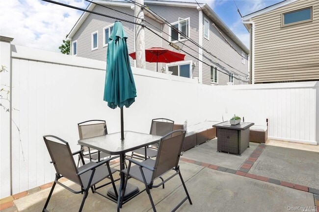 Building Photo - 81 Barnes St