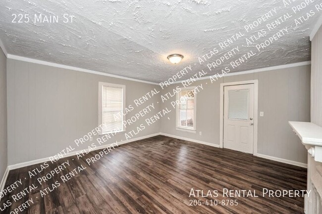 Building Photo - 225 Main St