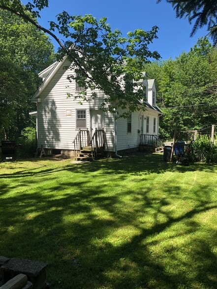 Building Photo - 207 Stillwater Ave