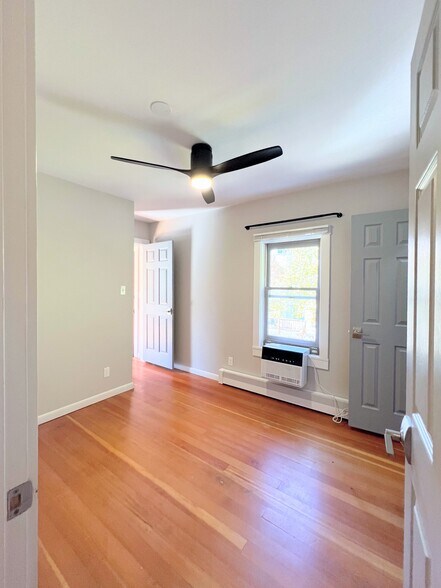 Building Photo - 1768 1/2 W 3rd Ave