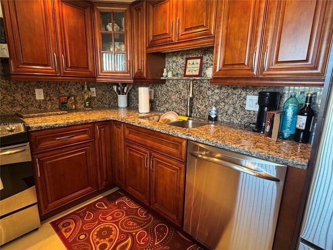 Building Photo - 3095 N Course Dr