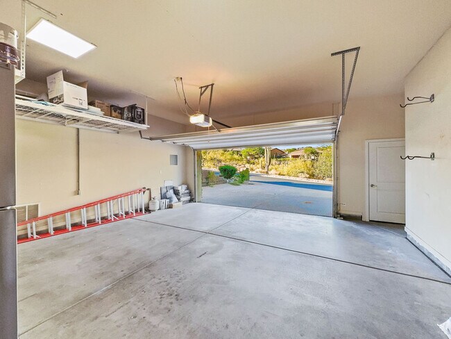 Building Photo - 14559 E Charter Oak Dr