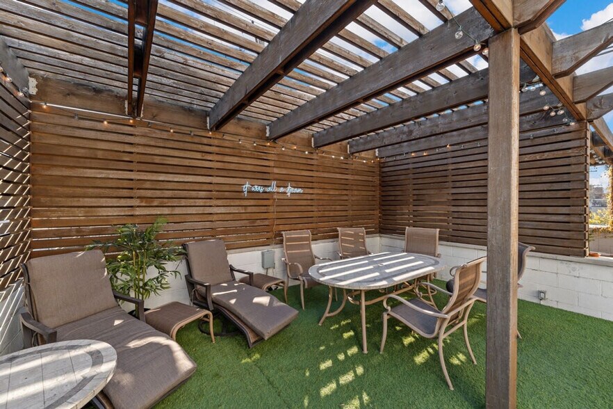 Building Photo - 2223 W Race Ave