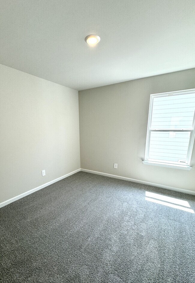 Building Photo - 2103 Baron Mnr Dr