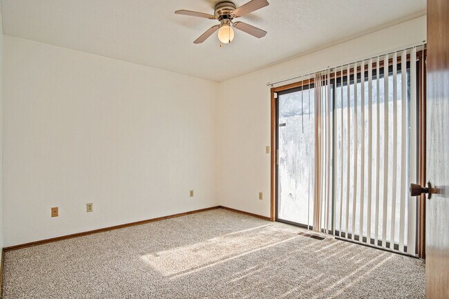 Building Photo - 8910 Oak Valley Dr