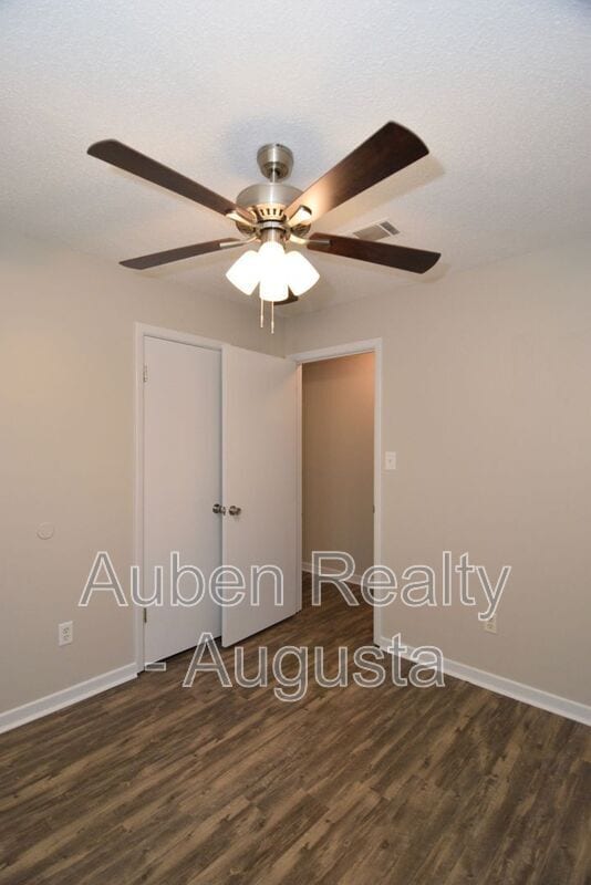 Building Photo - 2317 Hiwatha Dr