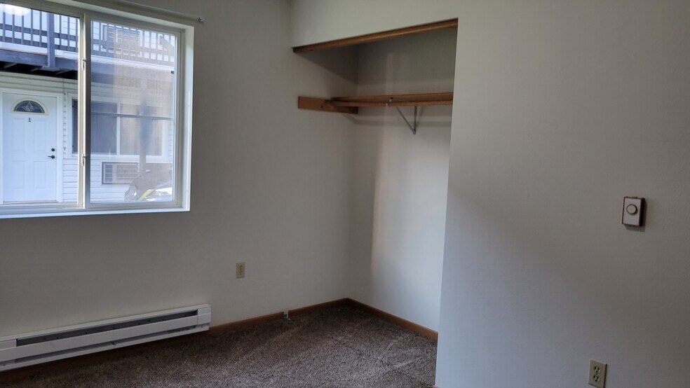Building Photo - 617 9th St N