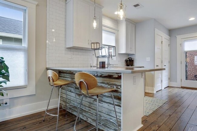 Building Photo - 87 Chester Ave SE