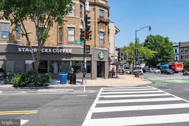 Building Photo - 2460 Ontario Rd NW