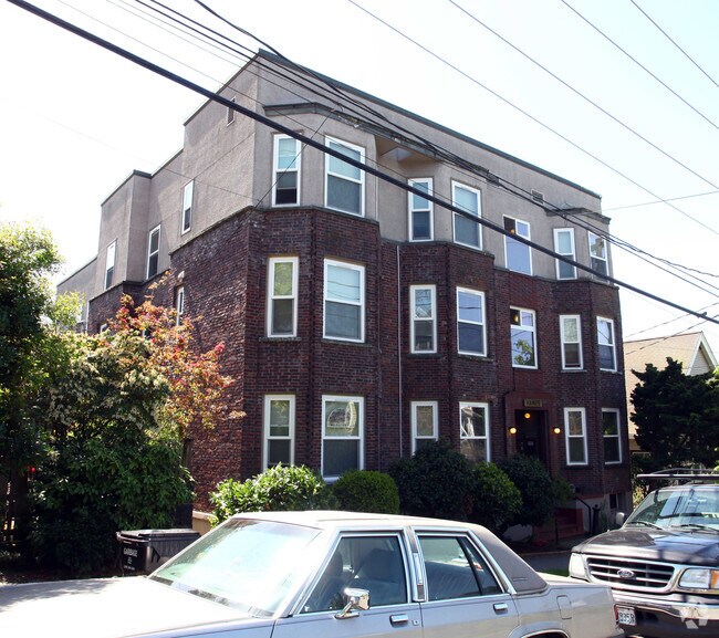Building Photo - Haines Apartments