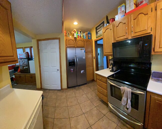 Building Photo - 1341 11th Ave N