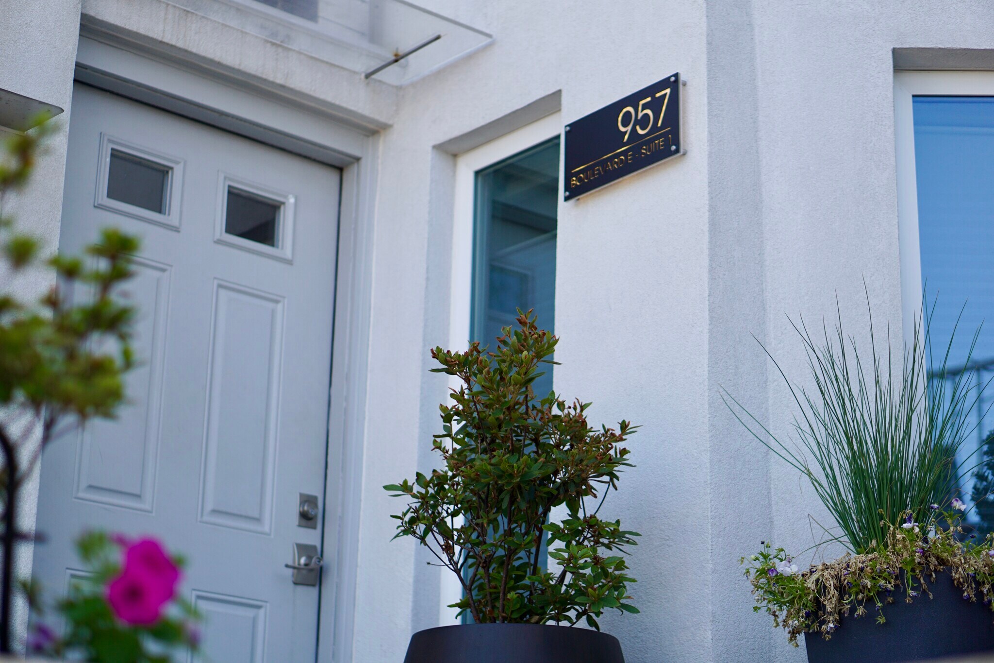 Suite 1 Entrance - 957 Boulevard E