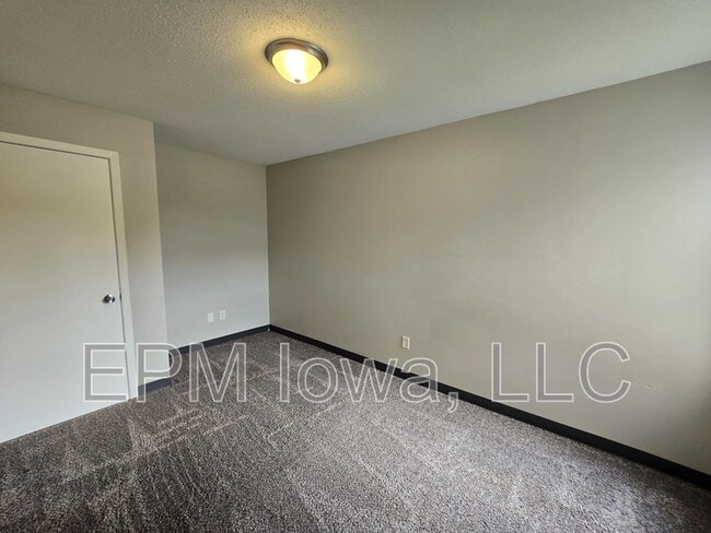 Building Photo - 60 Miller Ave SW