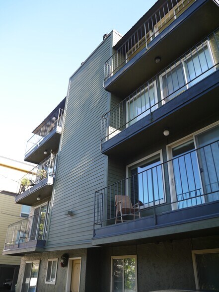 Building Photo - 4511 Greenwood Ave N